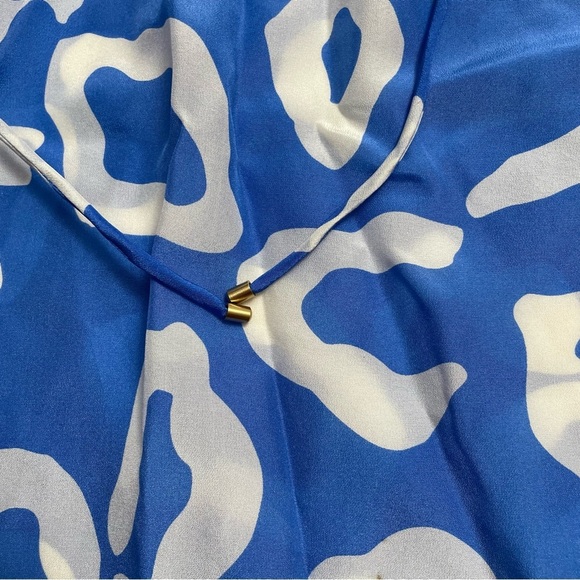 DIANE VON FURSTENBERG silk v neck tie blouse - Picture 4 of 10